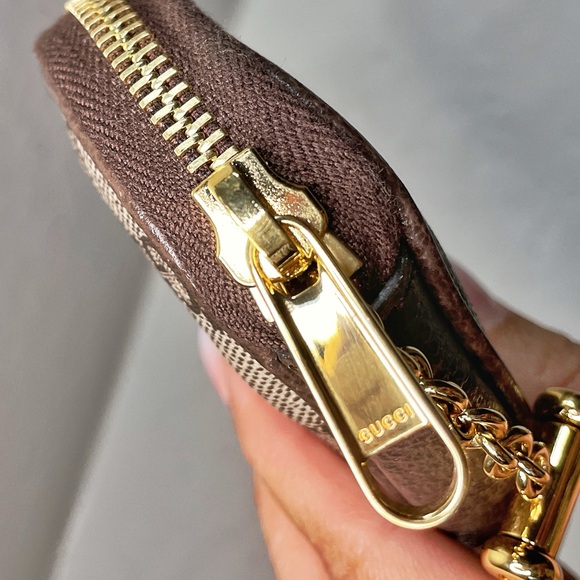 Excellent limited edition Gucci pouch Bananya cat key chain - authenticated - Picture 5 of 16